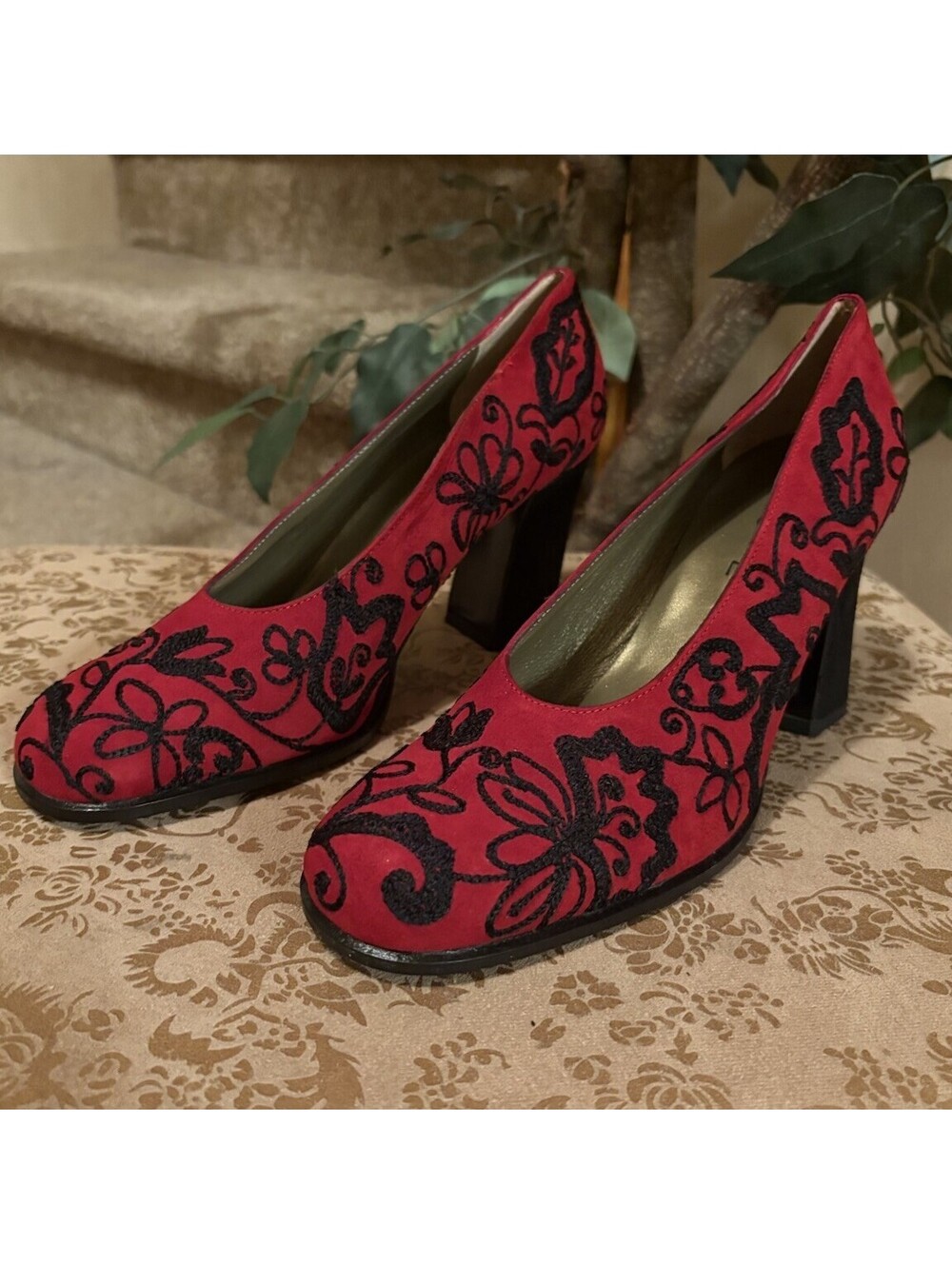 Vintage YSL Yves Saint Laurent Red Embroidery Black On Red Suede Heels Size 8.5 - Picture 2 of 13